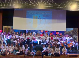 Επιτροπή Ειρήνης Λάρισας: Με επιτυχία τα εγκαίνια της έκθεσης παιδικών και νεανικών ιχνογραφημάτων και κατασκευών στο πλαίσιο της πρωτοβουλίας της ΕΕΔΥΕ “Μια εικόνα – τρία ερωτήματα”