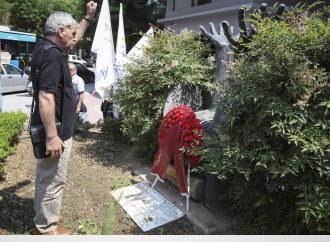 ΕΔΥΕΘ: Κατάθεση στεφάνων στο μνημείο του Γρ. Λαμπράκη