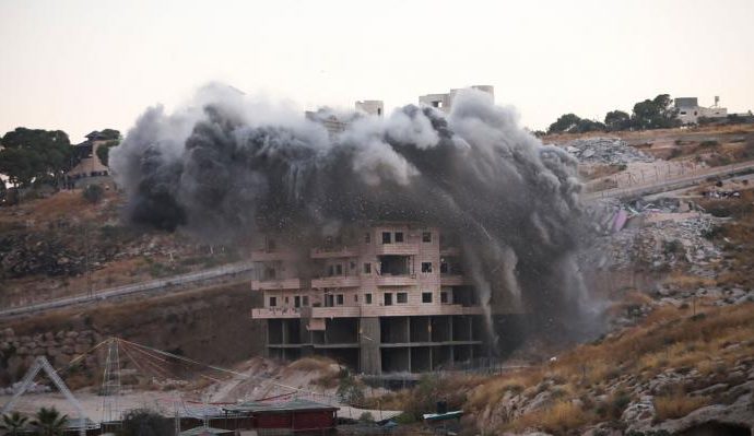 Nέα ισραηλινή θηριωδία. Kατεδάφιση εκατό σπιτιών στο παλαιστινιακό χωριό Σουρ Μπάχερ.